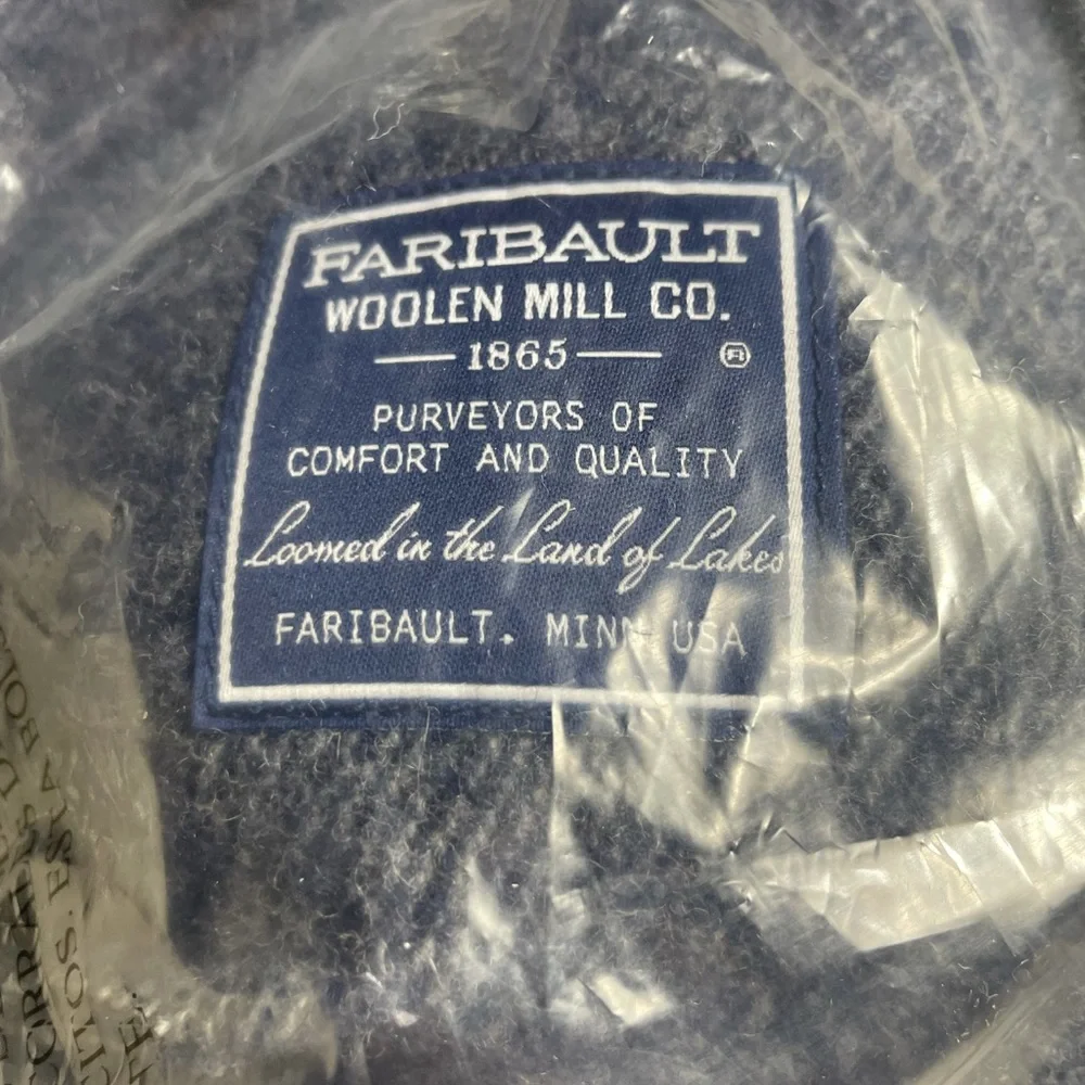 Faribault Woolen Mill Co Memory Bear Navy Grey 100% Wool Minnesota Made 20